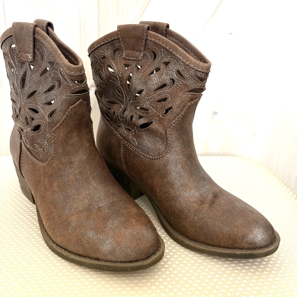 SO Brown and Gray Ankle Boots with Intricate Cutout
